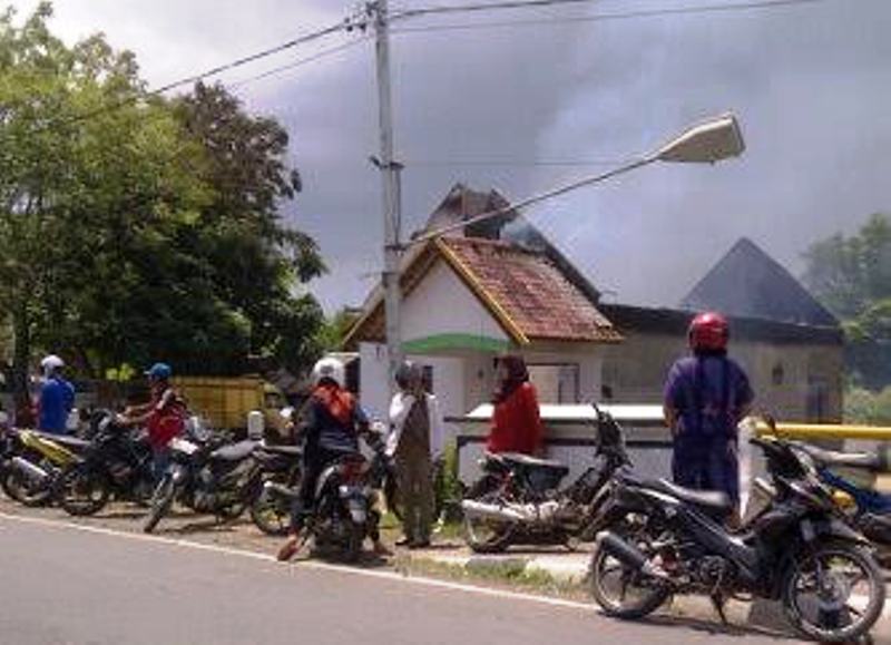 Rumah Pelaku Terbakar 1