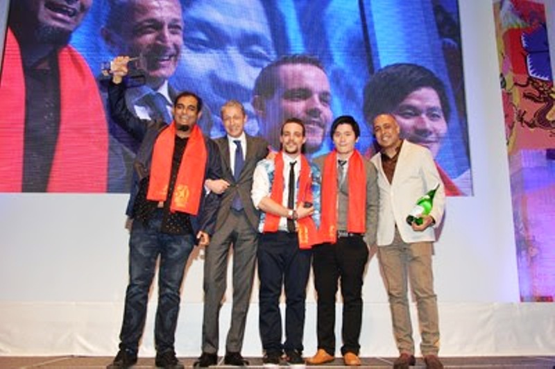Chef dan pemilik/manajer restoran merayakan acara dalam upacara penghargaan Asia's 50 Best Restaurants 2016, yang disponsori oleh S.Pellegrino & Acqua Panna Chef dan pemilik/manajer restoran merayakan acara dalam upacara penghargaan Asia's 50 Best Restaurants 2016, yang disponsori oleh S.Pellegrino & Acqua Panna Chef dan pemilik/manajer restoran merayakan acara dalam upacara penghargaan Asia's 50 Best Restaurants 2016, yang disponsori oleh S.Pellegrino & Acqua Panna
