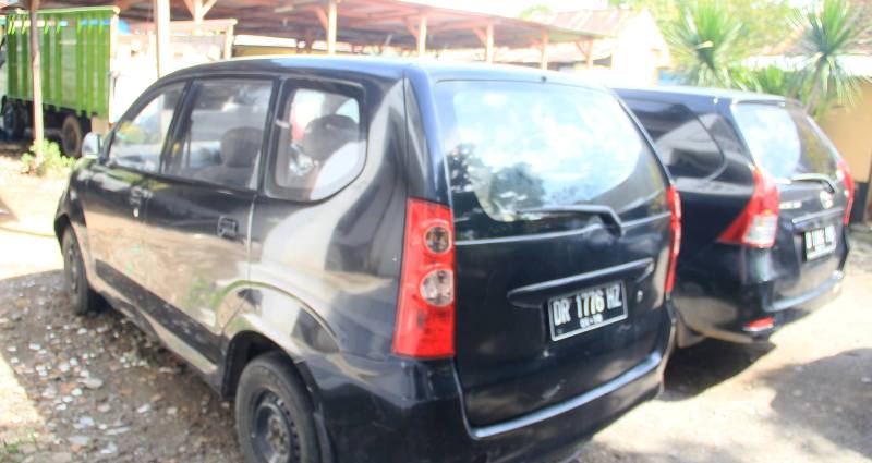 Mobil Gelap 1