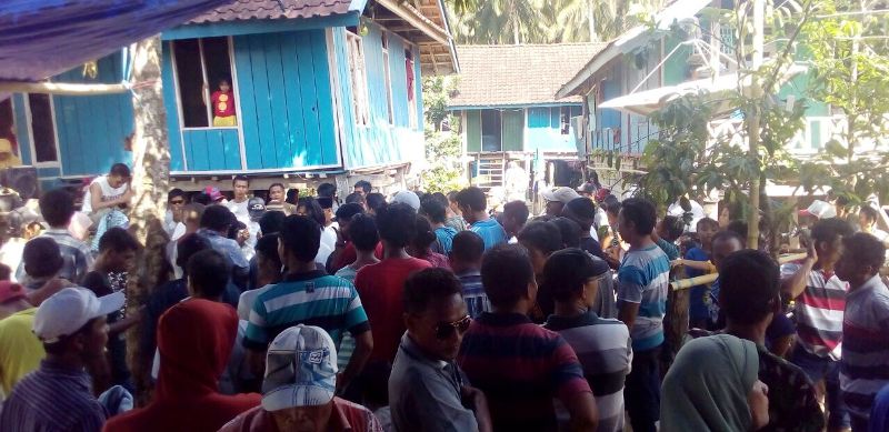 para pendukung Andi Bree memadati kediamannya usai hasil rekapitulasi dibaca