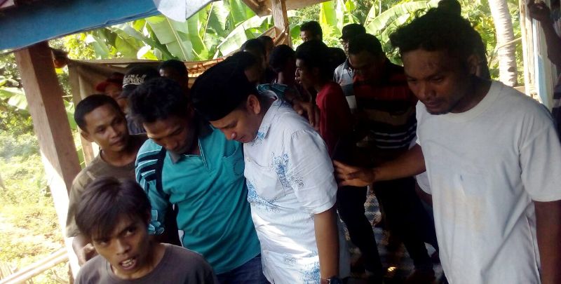 Andi terharu saat disambut sukacita para pendukung