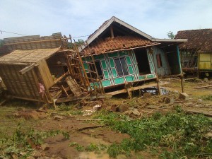 Banjir Tarano lagi Banjir Tarano lagi