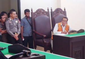 Amru Albar Terdakwa