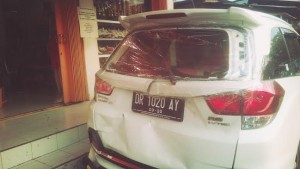 Kecelakaan mobil 1