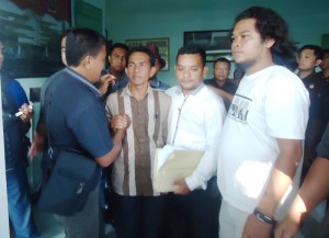Tersangka Rumah Adat Tersangka Rumah Adat