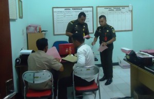 Tersangka rumah adat 2 Tersangka rumah adat 2
