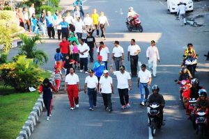 Tes Urine Pejabat jalan santai 1