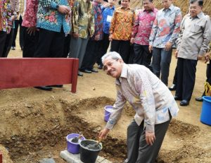 Wapres Husni Wapres Husni