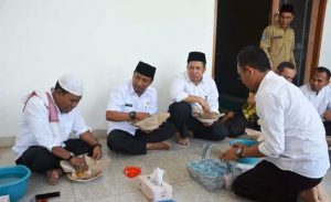 Bupati KSB Sholat