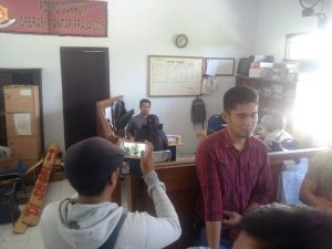 tersangka-segel-kantor-desa-1