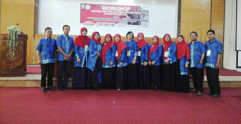 Panitia Workshop Ilmiah Guru dan Siswa yang tergabung dalam Forum Ilmiah Guru (FIG) Kabupaten Sumbawa 
