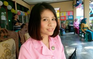 Ketua Bhayangkari Sumbawa Ny Metha Yusuf Sutejo