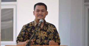 Rektor Andy Tirta