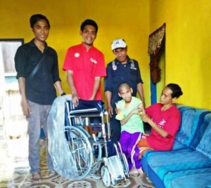 Iman UJB Bantu Kursi Roda 1