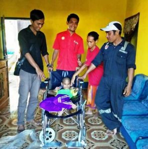 Iman UJB Bantu Kursi Roda 2