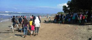 Pantai Labangka Diserbu 4
