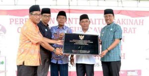 Bupati KSB berinfaq