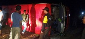 Bus Damri terbalik 1