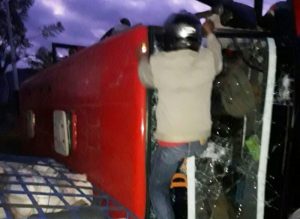 Bus Damri terbalik 2