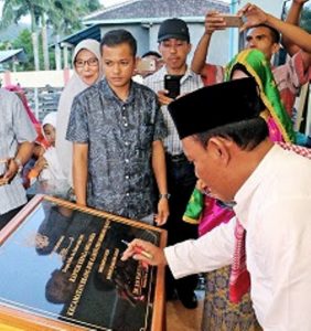 Resmikan Kantor Desa