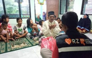 Relawan Nusantara anak yatim