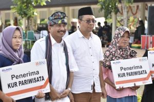 Gubernur Poltekpar