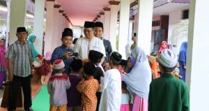 Gubernur dan Anak Yatim Gubernur dan Anak Yatim
