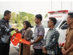 Bupati Beri Ambulance