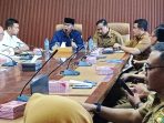Bupati Rapat Jalan