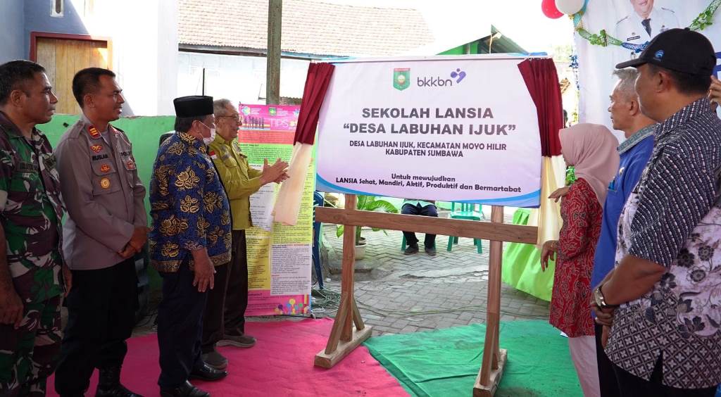 Siapkan Lansia Sehat dan Smart, Bupati Resmikan Sekolah Lansia di Labu