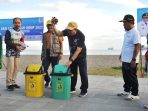 Bupati bersih Pantai