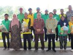 Bupati dan Petugas Kebersihan