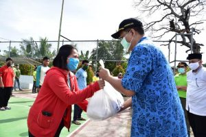 Gubernur Bantu Mahasiswa