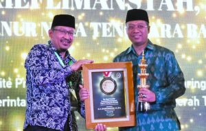 Gubernur Zul dapat Anugerah
