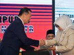 Gubernur dan Ibu Isvi
