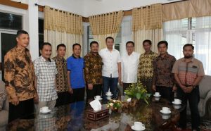 Gubernur dan Kades Gubernur dan Kades