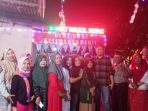 Gubernur dan warga HL