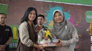 Hj Niken Lomba