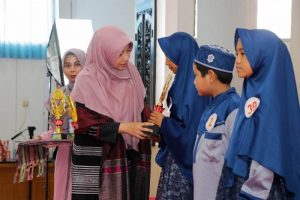 Hj Niken Prestasi Hj Niken Prestasi