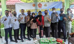 Kapolres dan Pasukan Kapolres dan Pasukan