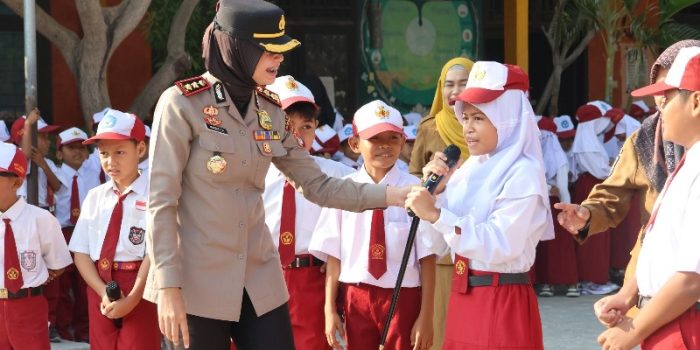 Kapolres dan Siswa
