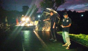 Mobil masuk jurang