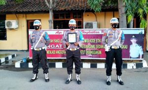 Pecat Anggota
