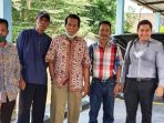 Pengacara Imam Wahyudin SH bersama Ahli Waris Mancawari usai memasukkan gugatan ke Pengadilan Negeri Sumbawa