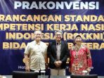 Rektor UTS bersama Pakar Baterai
