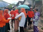 Relawan Johan di lokasi Banjir