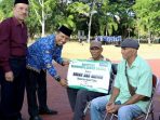 Wabup KSB beri bantuan
