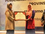 Wabup Terima Penghargaan KLA