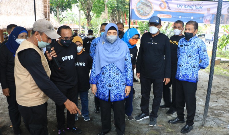 Tanpa infrastruktur tidak ada yang namanya investasi, tanpa investasi tidak ada pembangunan, tanpa pembangunan tidak ada lagi penyerapan tenaga kerja dan tanpa penyerapan tenaga kerja tidak akan mampu mempercepat penurunan kemiskinan yang masih menjadi PR pemerintah Provinsi NTB saat ini.