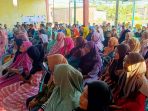 Warga Desa Usar Plampang